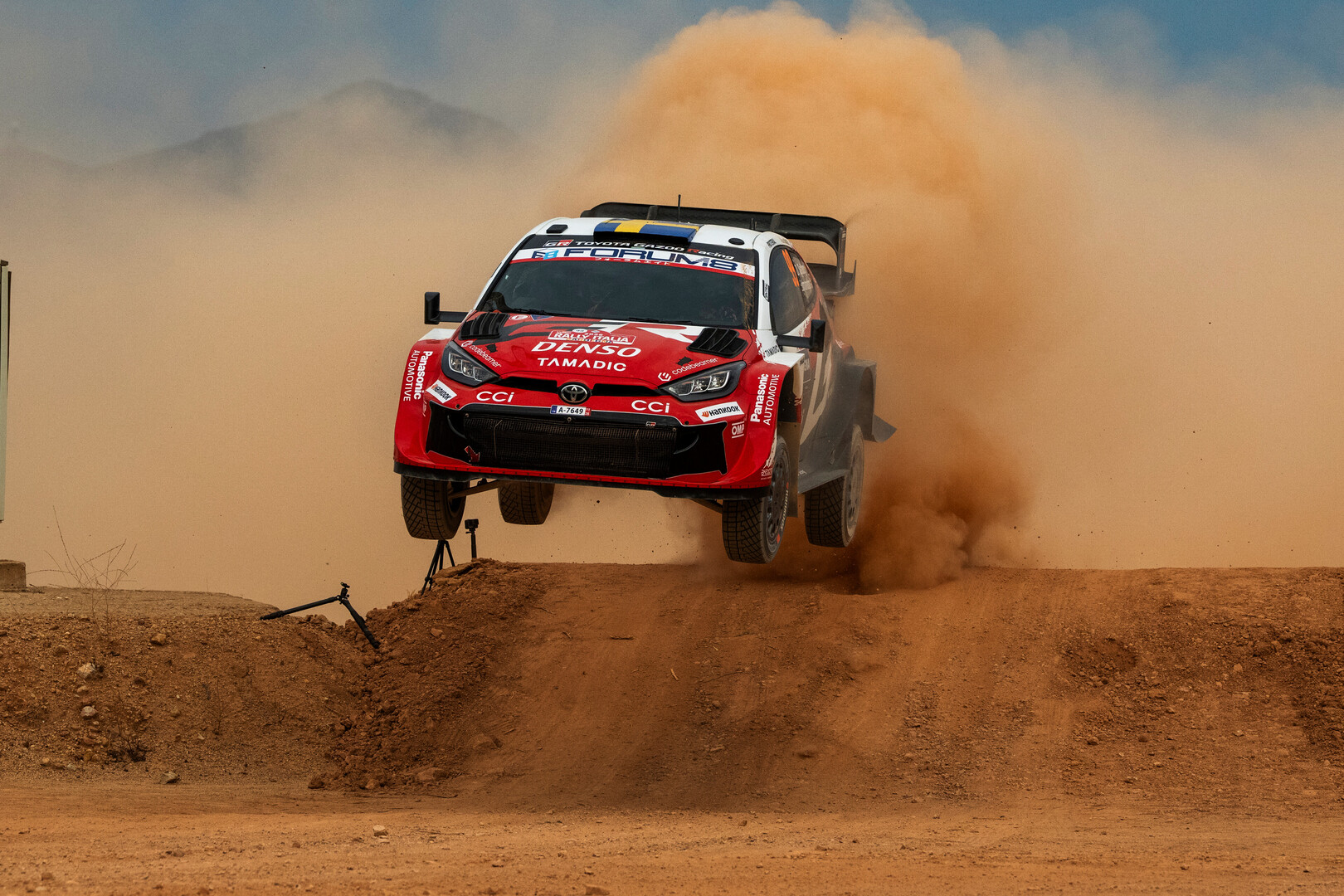 Oliver Solberg lidera en Cerdeña tras un apretado y corto inicio de la acción 