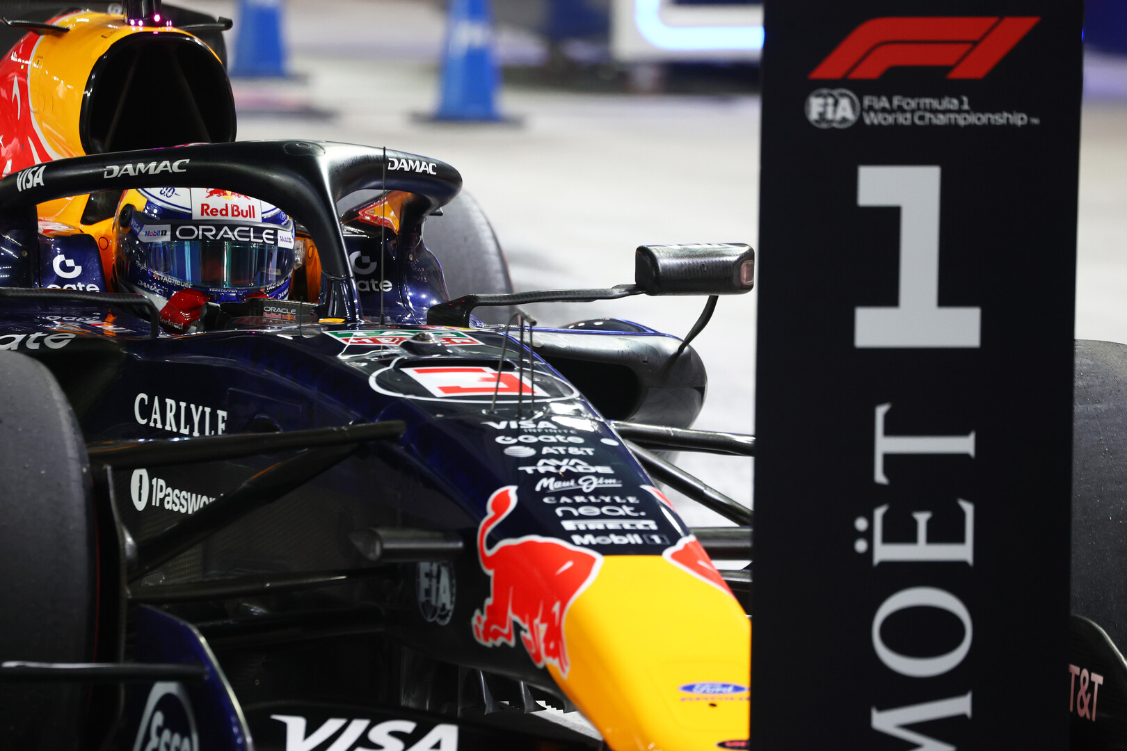 Pole position de Verstappen en Singapur frente a Leclerc y Hamilton, con Sainz saliendo 13º y Russell al fondo