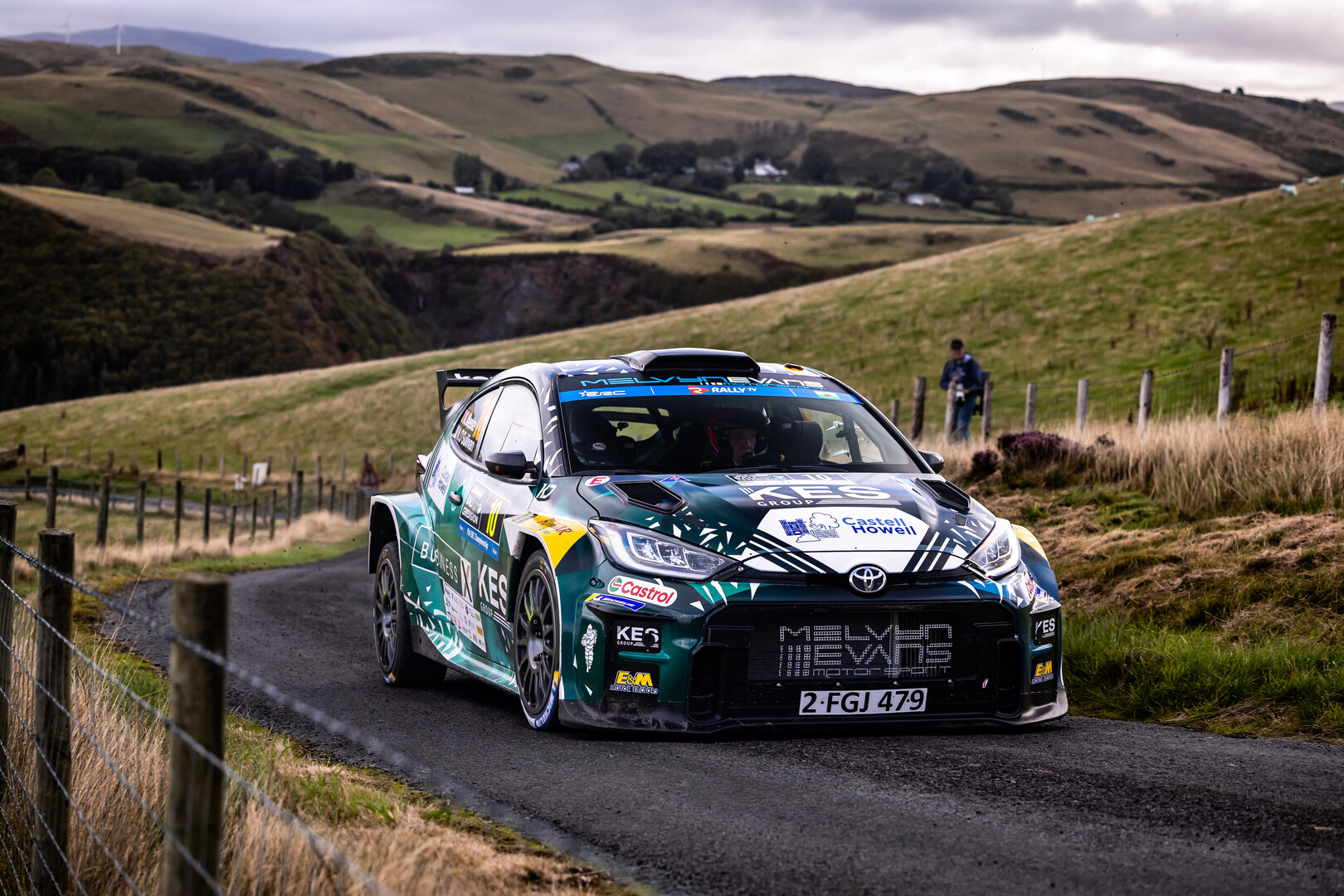 Kris Meeke asciende al liderato en Ceredigion con Suninen como rival a batir