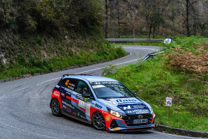 José Álvarez vence de nuevo en casa y se acerca al liderato antes del último rallye