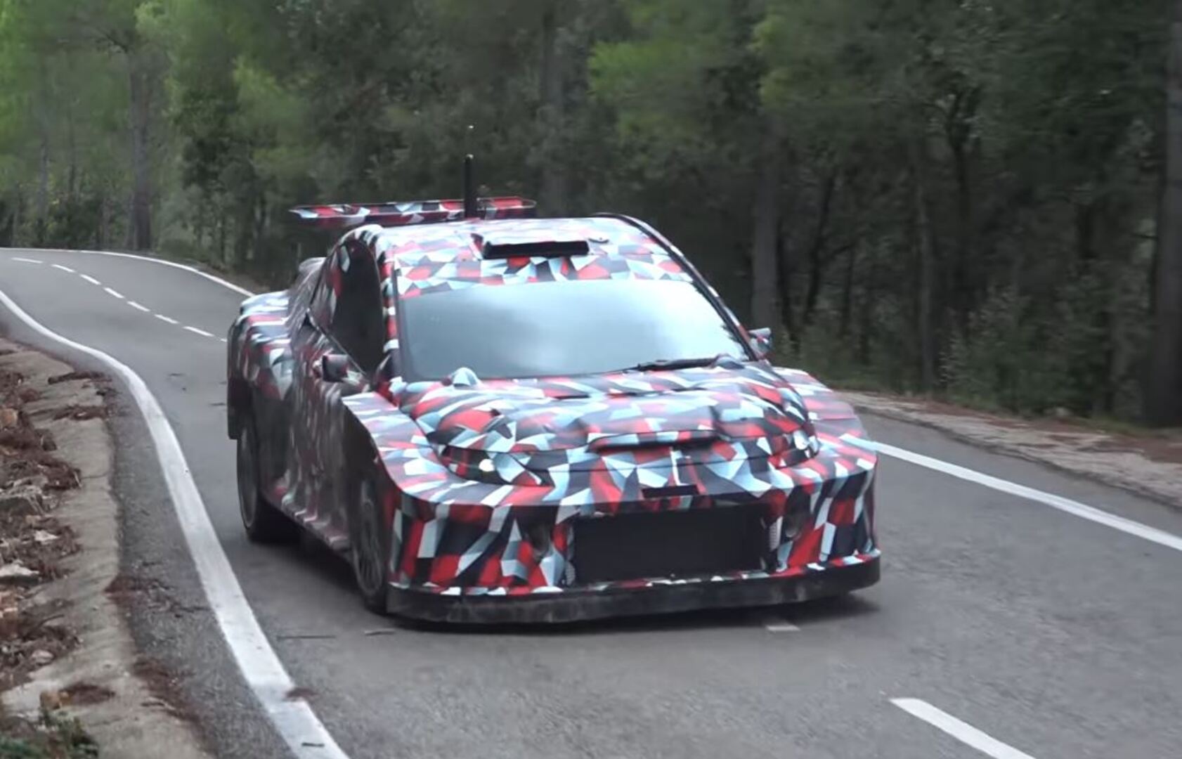 Tänak pone a prueba el nuevo WRC de Toyota para el 2027