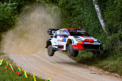 Kalle Rovanperä le arrebata el liderato a Thierry Neuville y ya manda en Estonia