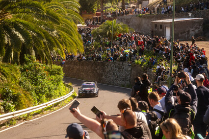 Kalle Rovanperä y Toyota se destacan en el inicio del Rallye Islas Canarias