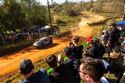 Katsuta lidera y Tänak aprieta en el esperado debut de Paraguay en el WRC