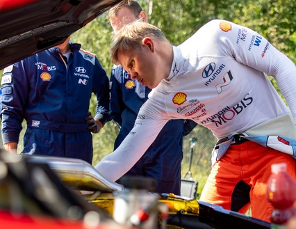 La FIA avisa a Tänak: 5 minutos de penalización en Finlandia y 35 puntos en suspensión