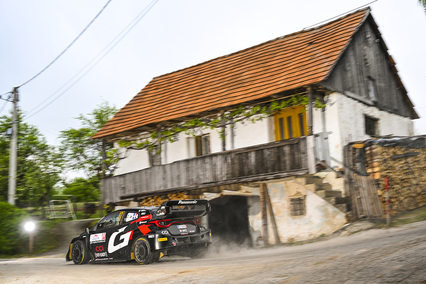 Los errores de Thierry Neuville y Elfyn Evans encumbran a Seb Ogier