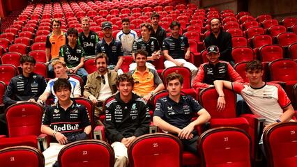 Los pilotos asisten en primicia a la premiere de la película F1