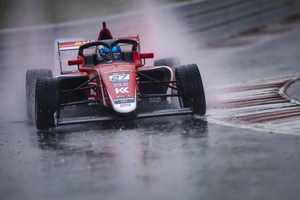 Los pilotos Monlau Motul siguen creciendo en ritmo y confianza tras la segunda cita de la F4 Española