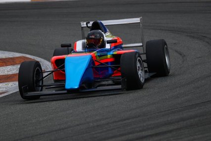 Los portugueses irrumpen en la F4 española