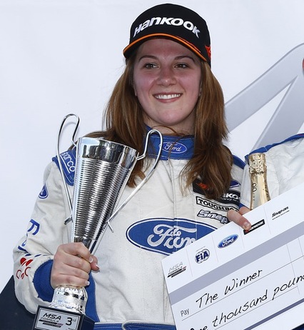 Louise Richardson sube al podio de la MSA Formula