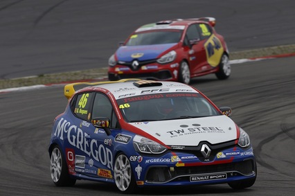 Magistral pole position de Óscar Nogués con Mikel Azcona tercero