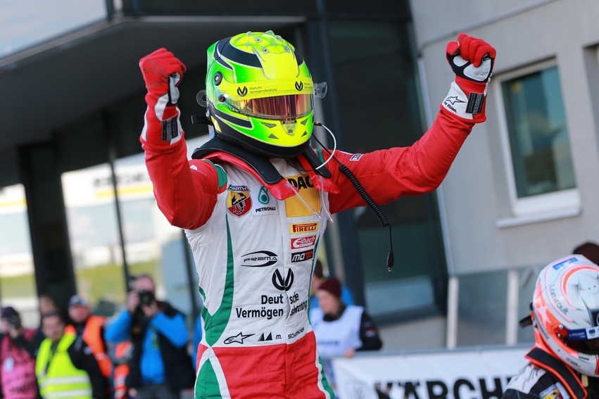 Mick Schumacher y Joey Mawson vencen en Oschersleben