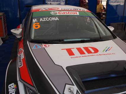 Mikel Azcona consigue la pole position en Montmeló