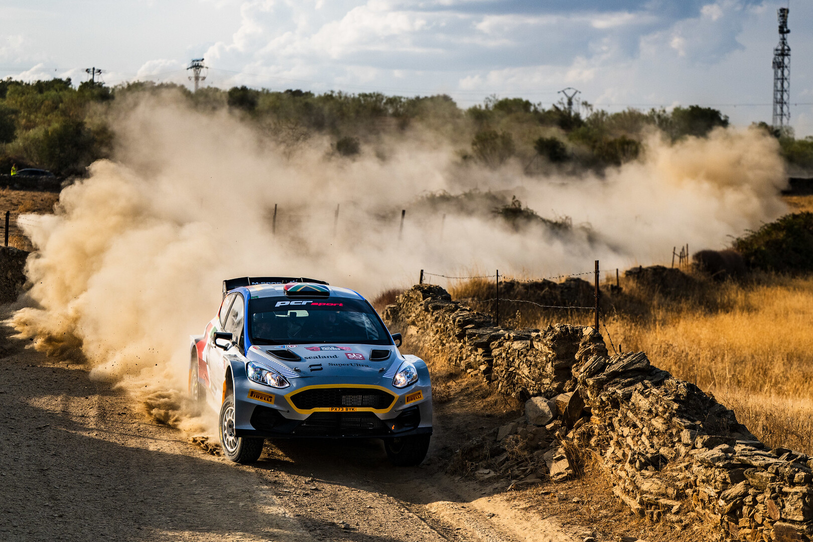 Max Smart pone la directa al frente del Rallye de Cáceres