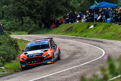 Neuville arrasa y López sube al podio en Córdoba