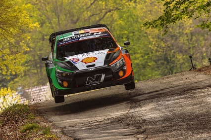 Neuville controla a Evans y sigue al frente del Rally de Croacia