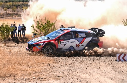 Neuville ya cuenta con un minuto de ventaja en el ecuador del Ciudad de Granada