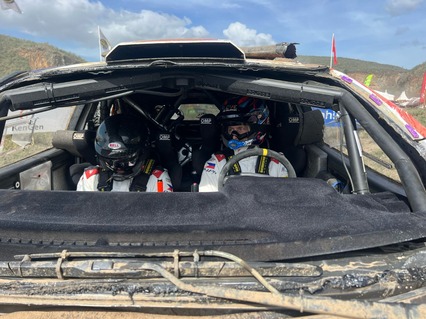 Ni un vuelco detiene a Solans/Sanjuán para ser segundos en el Rally Safari
