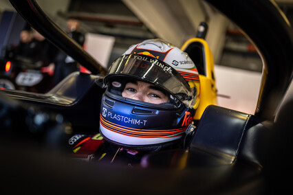 Nikola Tsolov: "Tener a Fernando Alonso ayudando es una enorme ventaja"