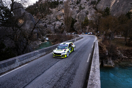 Nikolay Gryazin toma la delantera en Rally2, Yohan Rossel domina en WRC2