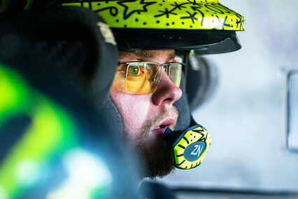 Oliver Solberg marca su primer scratch con Toyota y lidera por primera vez en el WRC