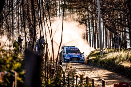 Ott Tänak saca rédito de una exigente mañana y se destaca al frente del Rally de Chile