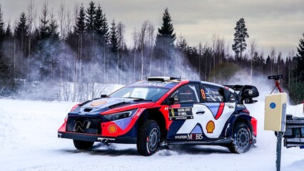 Ott Tänak toma el mando frente a Katsuta y Evans en una lucha a la décima
