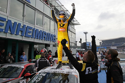 Philipp Eng finaliza la temporada con victoria