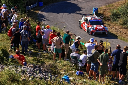 PH.Ph WRC cumple su papel con el Team MRF Tyres en el Rally di Roma Capitale
