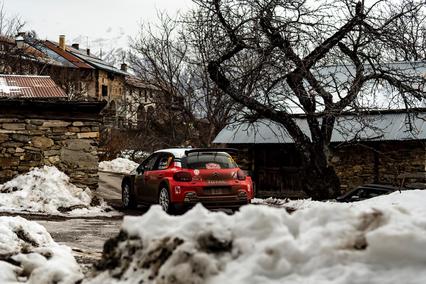 Poderío en casa: Citroën lidera con sus C3 R5 en WRC2 y WRC3