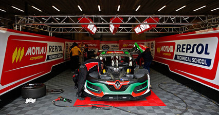 Podium de Monlau Repsol en su estreno en las World Series by Renault