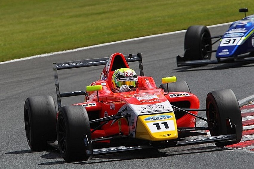 Ricky Collard mantiene el liderato en Oulton Park