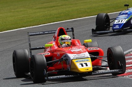 Ricky Collard mantiene el liderato en Oulton Park