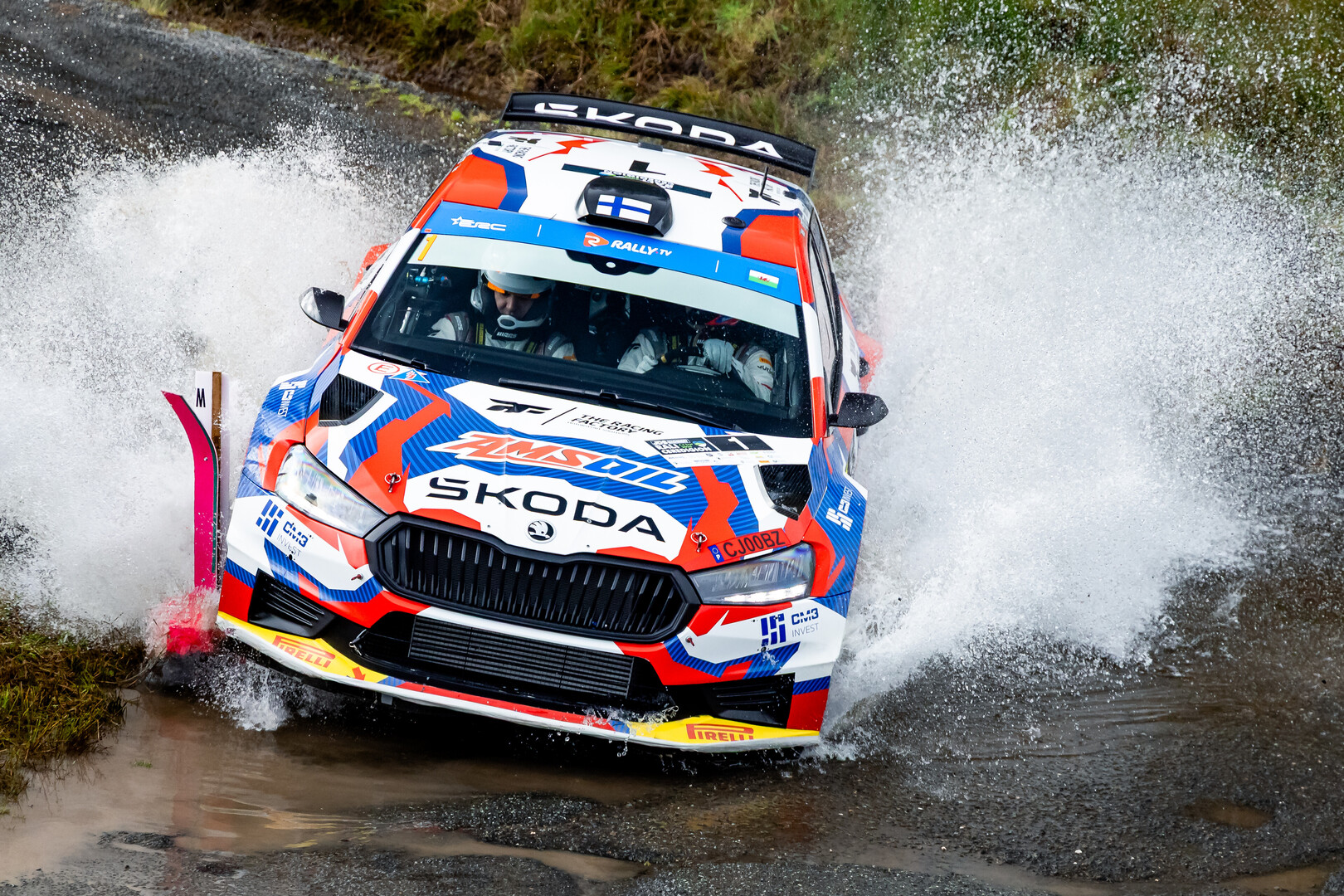 Teemu Suninen se impone sobre el agua de la 'qualy' del Rali Ceredigion