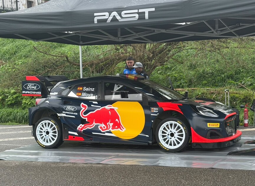 Sainz y Moya disfrutan de sus primeros kilómetros con el Ford Puma Rally1