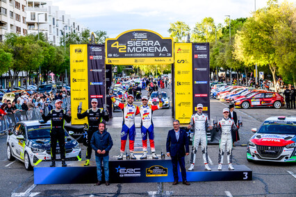 Sergi Pérez celebra con victoria el rally número 200 de Axel Coronado