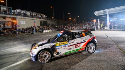 Simon Wagner doblega a Jan Kopecky y se coloca como primer líder en el Barum Czech Rally
