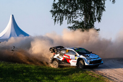 Solberg rompe las quinielas frente a Tänak y Rovanperä