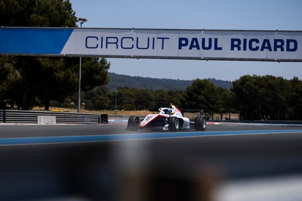 Sztucka bate a Rinicella en Paul Ricard y es el nuevo líder de la Eurocup 3