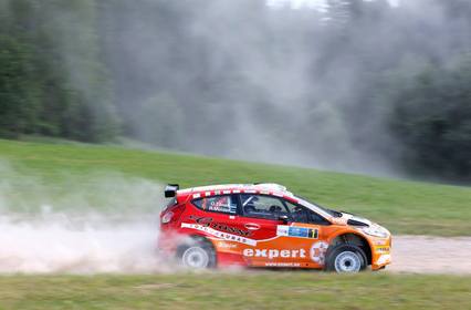 Tanak domina a placer tras el segundo bucle en Estonia