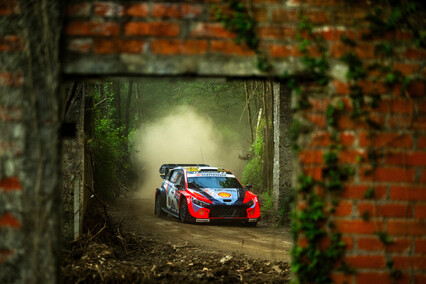Tänak se repone a un pinchazo y lidera el Rally de Portugal para Hyundai