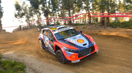 Tänak y Ogier se enfrentan por el liderato en Portugal tras una eterna etapa de 10 tramos