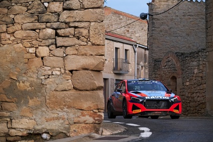 Teemu Suninen amplía diferencias en WRC2; Jan Solans entra en el top diez