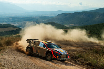 Thierry Neuville resiste la presión de los Toyota y aumenta su renta al frente del Acrópolis