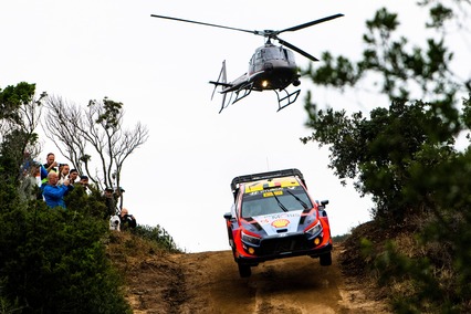 Thierry Neuville se lleva la victoria en un complejo Rally de Italia-Cerdeña 