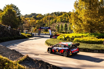 Thierry Neuville se reafirma y Toyota flaquea en el corto arranque del Rally de Japón