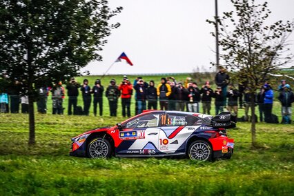 Thierry Neuville toma la delantera en el Rally de Europa Central