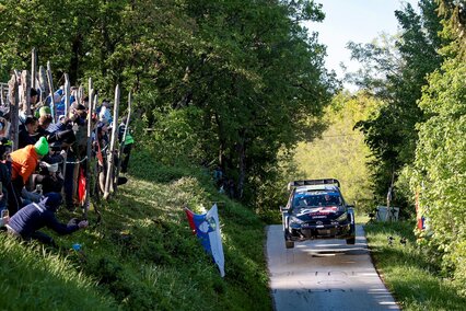 Thierry Neuville y Elfyn Evans empatan en un liderato amenazado por Sébastien Ogier