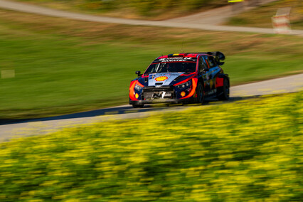 Thierry Neuville y Ott Tänak toman ventaja en el arranque del Rally de Europa Central