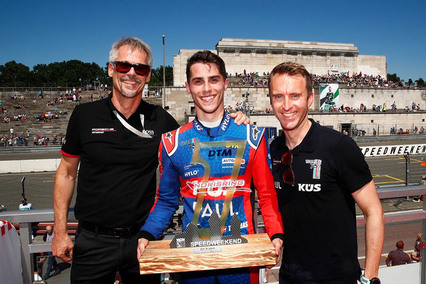 Thomas Preining estrena su casillero de victorias en la carrera 1 del DTM 2022 en Norisring